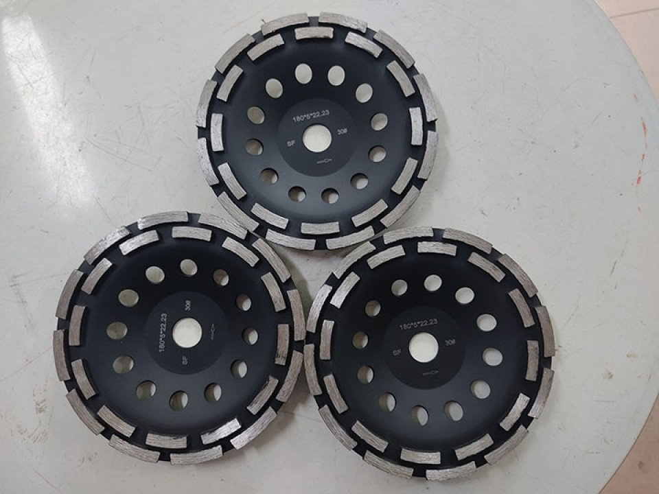 Đĩa mài sàn bê tông DM180